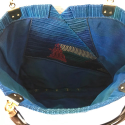 送料無料】ブリリアントブルー＆幾何学模様のハンドバッグ（正絹帯リメイク） 4枚目の画像