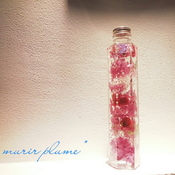 薔薇+ラッキーモチーフ四つ葉のクローバー入り
ハーバリウム　パープル系 1枚目の画像