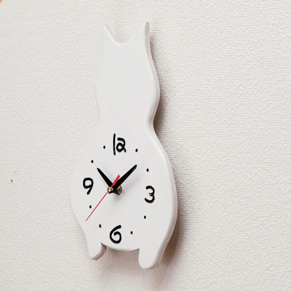 白猫の掛け時計　 3枚目の画像
