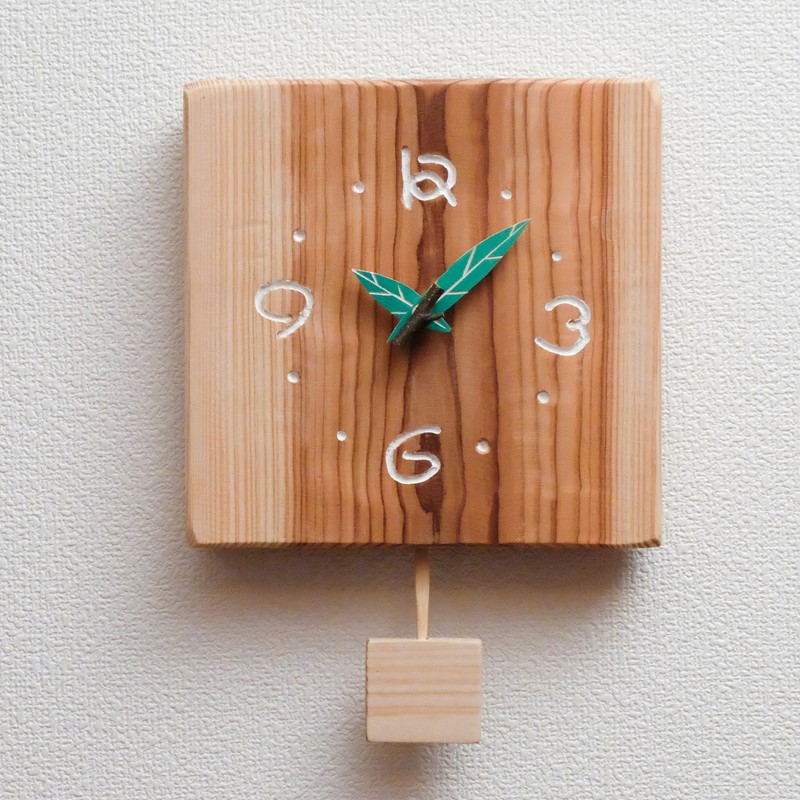 振り子掛け時計。