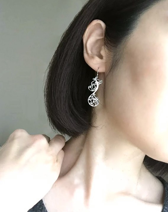 銀線細工ピアス／ツル唐草