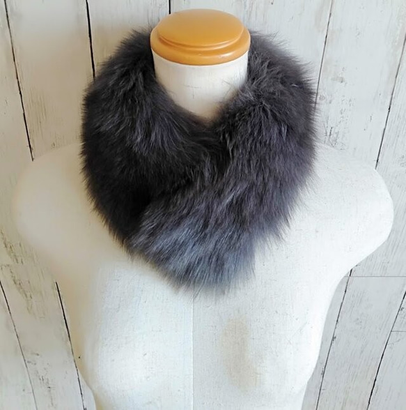 ¶ new antique fur ¶ ダークグレーフォックスマグネット留めショールマフラー 1枚目の画像