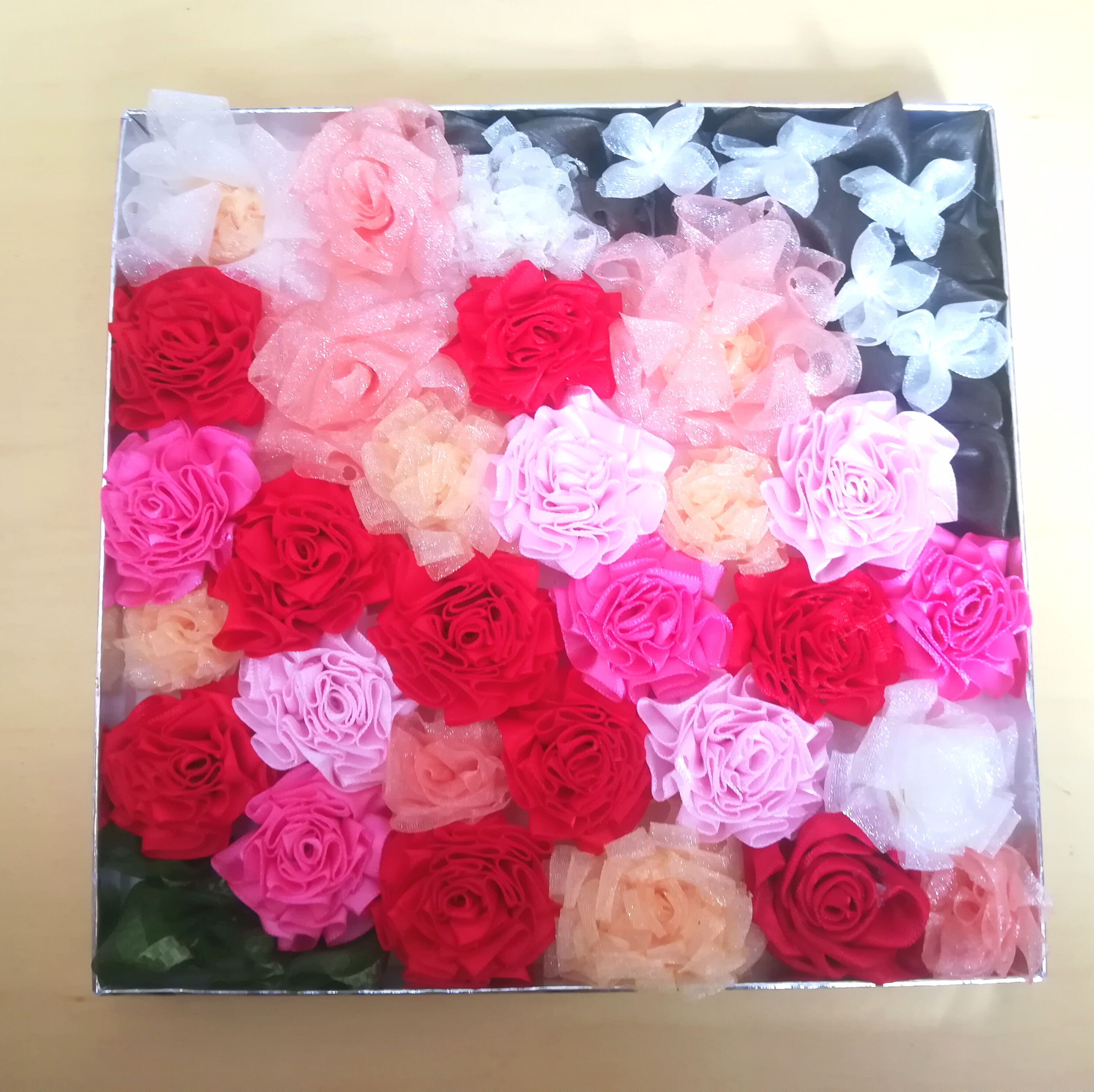 カーネーションのフラワーボックスmother's day  母の日ギフト (箱は訳あり)