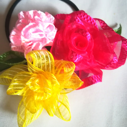 ラッピング無料☆ショッキングピンクの薔薇とカーネーション ダリアのヘアゴム  オーガンジーリボンフラワー 4枚目の画像