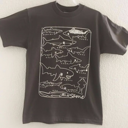 サメT2 チャコール Mサイズ　Ｔシャツ 1枚目の画像