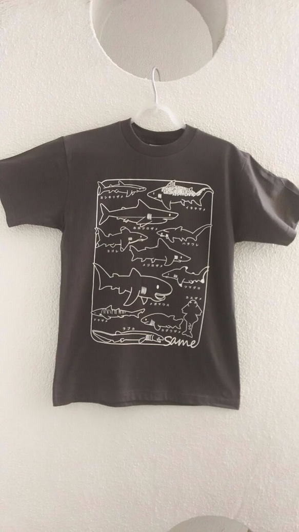 サメT2 チャコール Lサイズ　Ｔシャツ 1枚目の画像