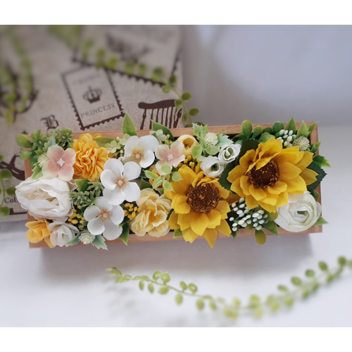 ひまわり・紫陽花・ラナンキュラスのBOXフラワー ひまわり・紫陽花・ラナンキュラスのBOXフラワー