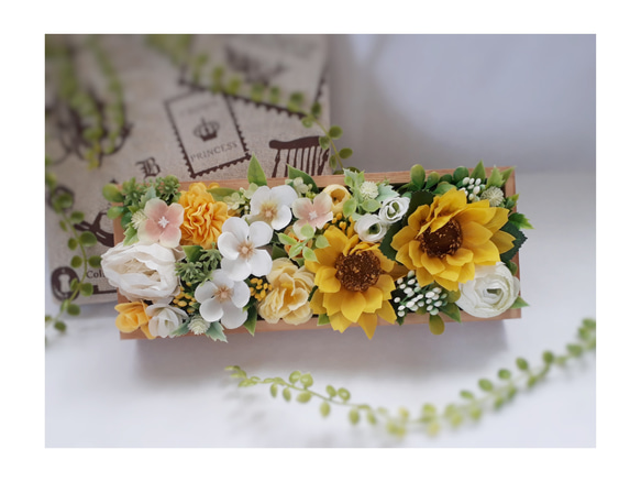 ひまわり・紫陽花・ラナンキュラスのＢＯＸフラワーアレンジメント(長方形) 1枚目の画像