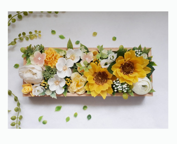 ひまわり・紫陽花・ラナンキュラスのＢＯＸフラワーアレンジメント(長方形) 3枚目の画像