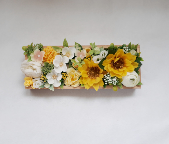 ひまわり・紫陽花・ラナンキュラスのＢＯＸフラワーアレンジメント(長方形) 5枚目の画像