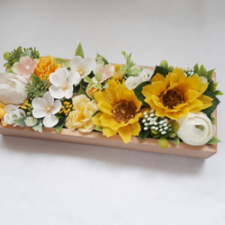 ひまわり・紫陽花・ラナンキュラスのＢＯＸフラワーアレンジメント(長方形) 7枚目の画像