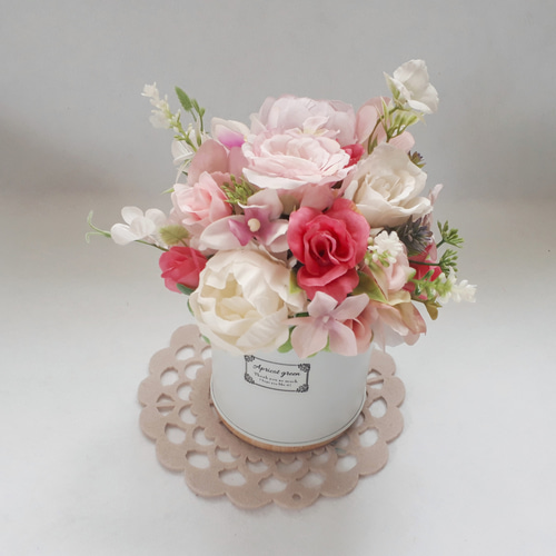 枯れない・割れない！テーブルフラワーアレンジメント〈ピンク