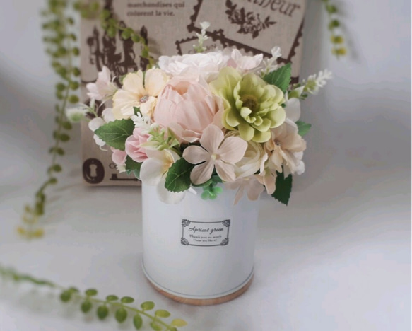 枯れない・割れない！テーブルフラワーアレンジメント〈アプリコット