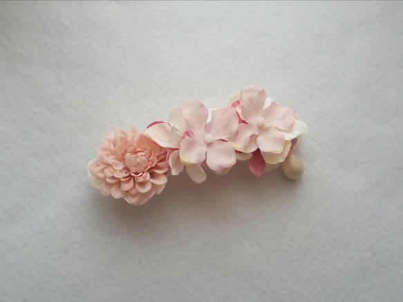 揺れるパールビーズとピンクの小花のバレッタ 3枚目の画像