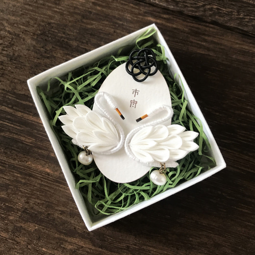Petit＊白鳥（黄くちばし）のピアス/ イヤリング【つまみ細工/正絹