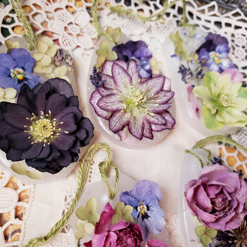 ドライフラワーのアロマワックスバー☆薔薇、クリスマスローズ