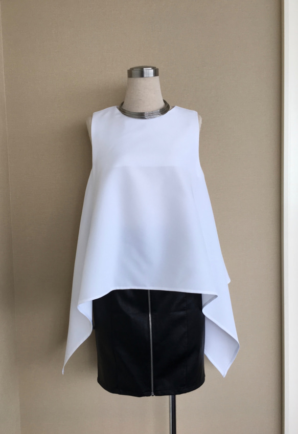 大人可愛いドレープブラウス、タンク、ノースリーブ / Sleeveless Draped Top 1枚目の画像