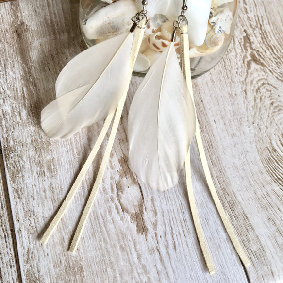 ホワイト フェザー フックイヤリング