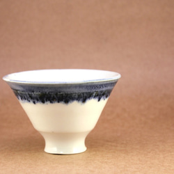 靜落系列-白釉藍彩滴晶茶杯  茶杯 杯子 陶瓷杯 茶席 手工 茶道具 第4張的照片
