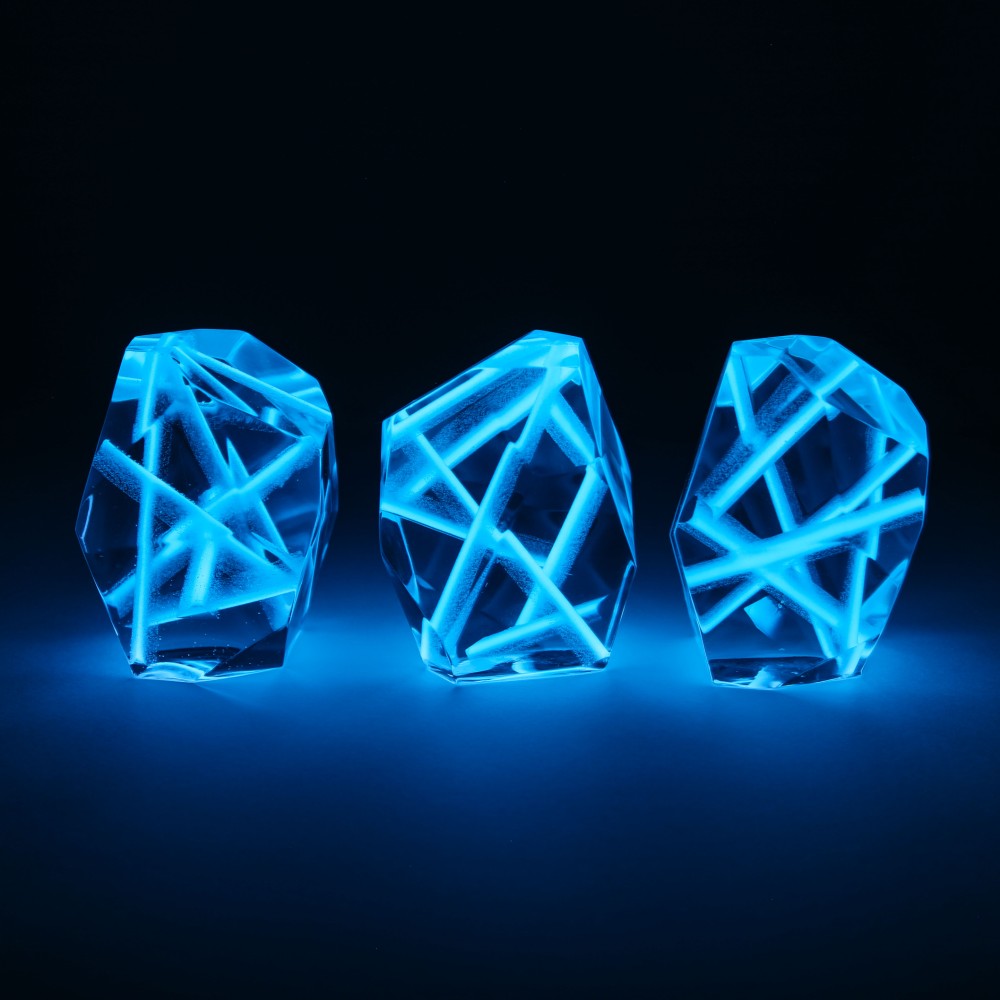 石っぽく、光を当てたらきれいなもの