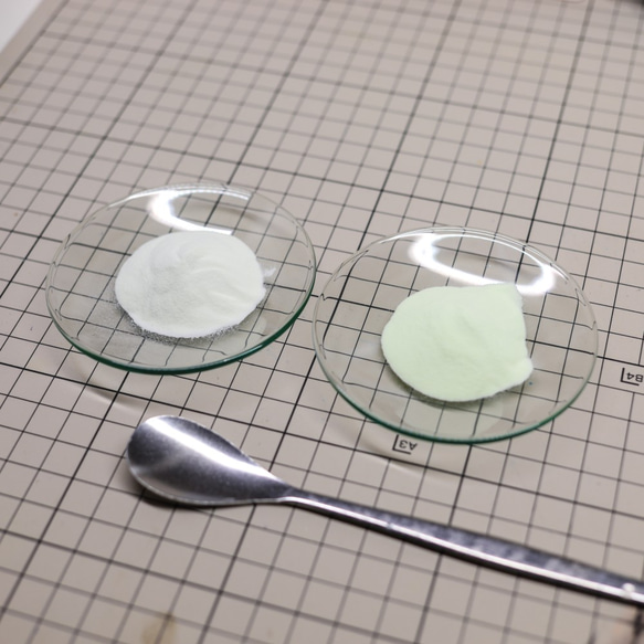 【ハンドメイド資材】高輝度蓄光パウダー20g(青,緑) Phosphorescent powder 2枚目の画像