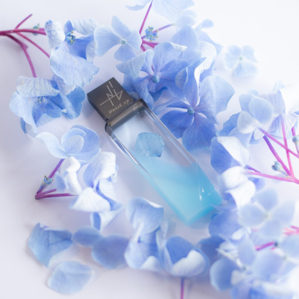 梅雨の透明USBメモリ【紫陽花Rainwater】(32,64GB) 3枚目の画像