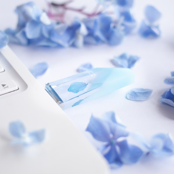梅雨の透明USBメモリ【紫陽花Rainwater】(64,128GB) 6枚目の画像