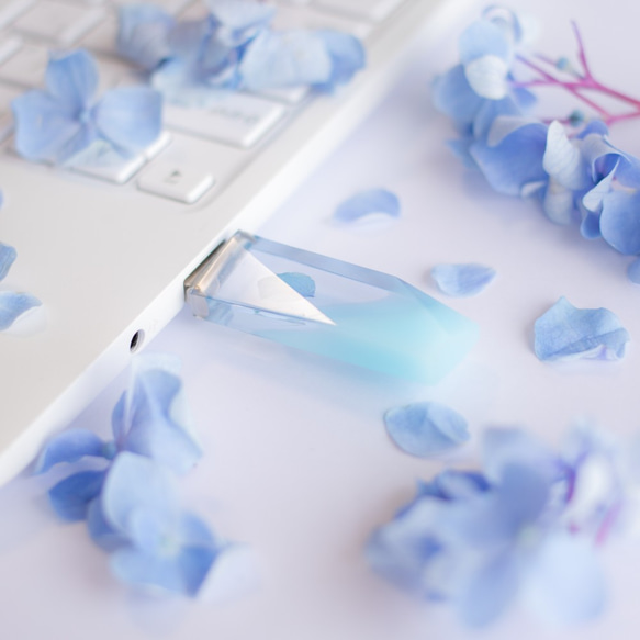 梅雨の透明USBメモリ【紫陽花Rainwater】(32,64GB) 7枚目の画像