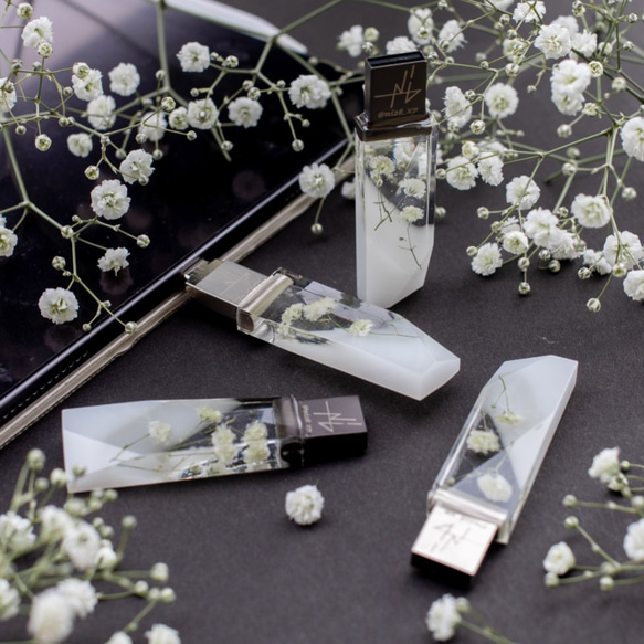 カスミソウの透明USBメモリ【カスミソウPureWhite】(32,64GB) 2枚目の画像