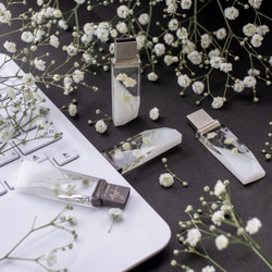 カスミソウの透明USBメモリ【カスミソウPureWhite】(32,64GB) 3枚目の画像