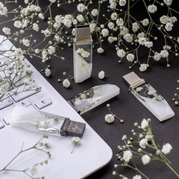 カスミソウの透明USBメモリ【カスミソウPureWhite】(32,64GB) 3枚目の画像