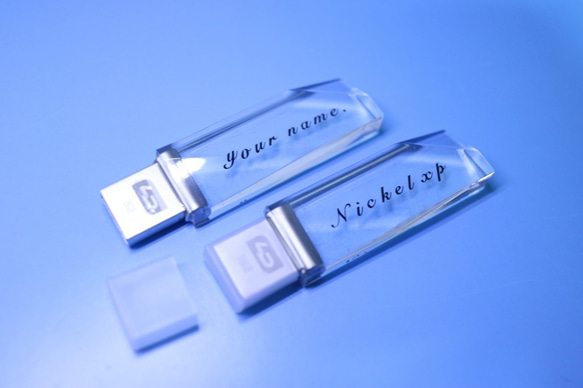 【名入れオーダー】透明USBメモリ (8GB) 1枚目の画像