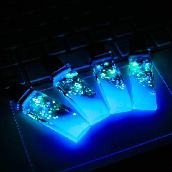 蓄光透明USBメモリVol.2【Midnight Ocean】(64,128GB) 1枚目の画像