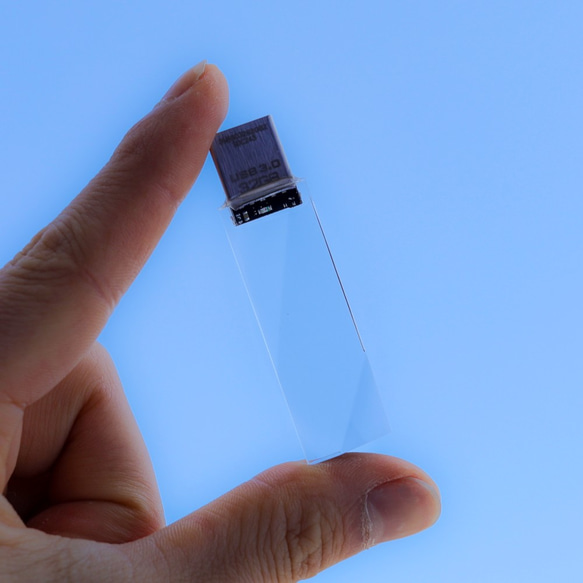 発光透明USBメモリ(32,64,128GB)luminous transparent USB memory stick 3枚目の画像