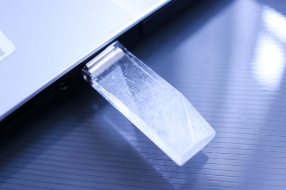 冬の透明USBメモリ【Snow Showers】(16GB) 3枚目の画像