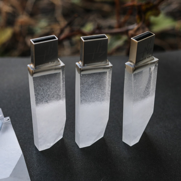 雪の透明USBメモリ【Snow Showers】(32,64GB) 2枚目の画像