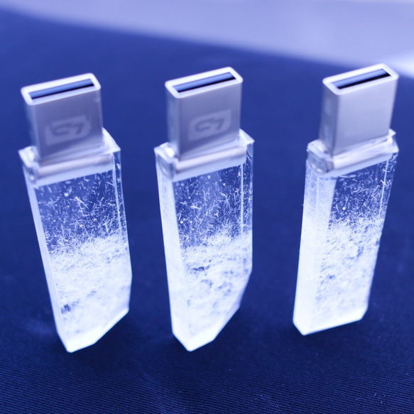 雪の透明USBメモリ【Snow Showers】(32,64GB) 5枚目の画像