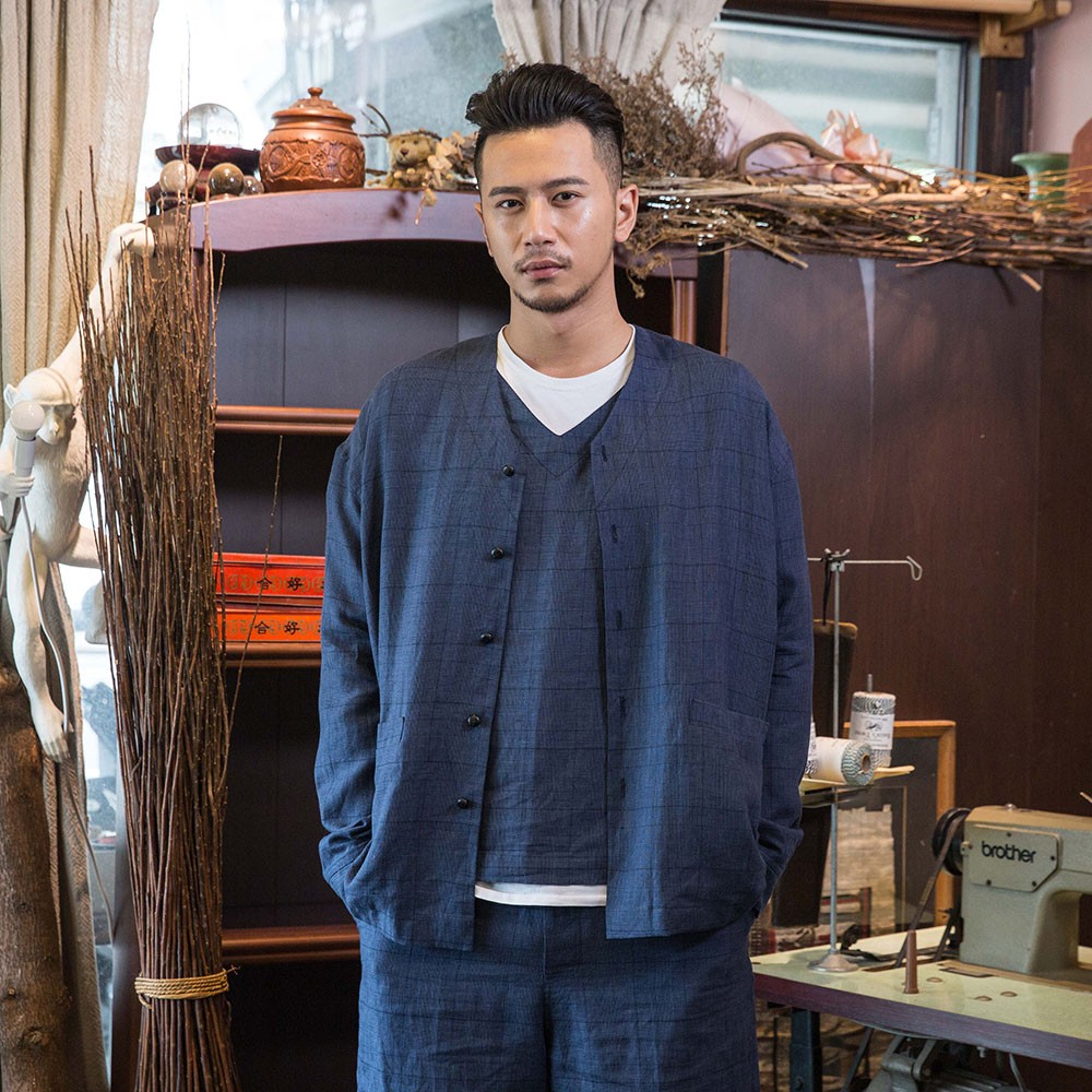 100％純粋なラミークラシックシンクブルーチェック柄のVネックコートCOAT_X004