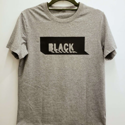 ブラックフェイクレザーワード003ブラックホワイトグラフィックフローラルグレーTシャツ 1枚目の画像