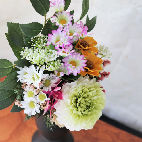 新作 仏花 存在感のあるクリーン系のダリアと菊とあねもねのお供え花