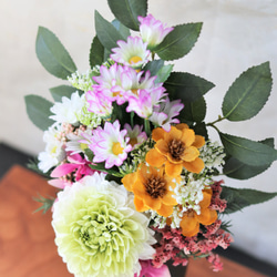 新作　仏花　一対タイプ　存在感のあるクリーン系のダリアと菊とあねもねのお供え花　花器付き　ＬＬサイズ　 5枚目の画像
