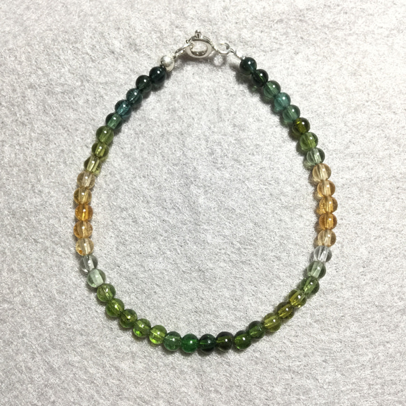 Forest Tourmaline 3.3mm bracelet design/ 3.3mm森林 綠色系漸層手鍊 第2張的照片