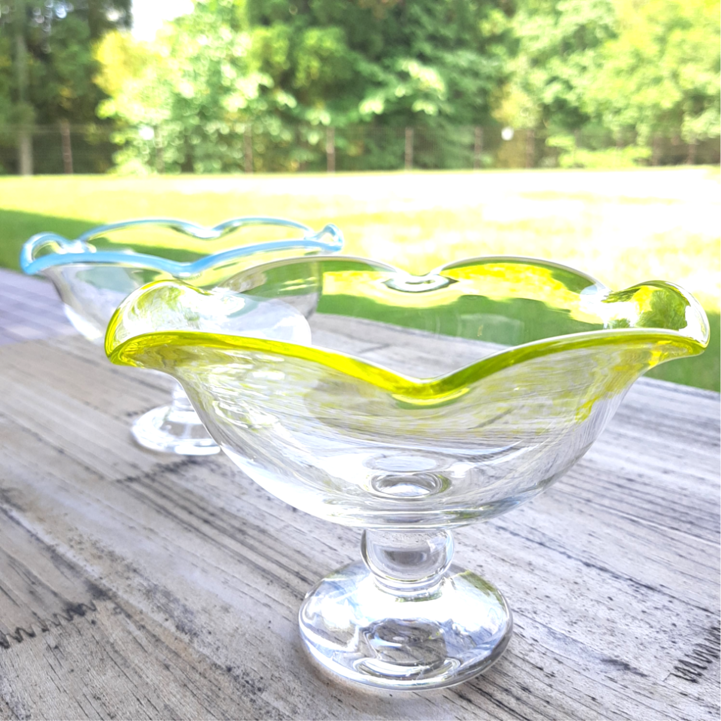 デザート鉢　氷鉢　コンポート　黄色のフチ　ひだ　丸粒台座