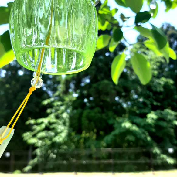 風鈴　吹きガラス　黄緑色　夏　涼しい 1枚目の画像