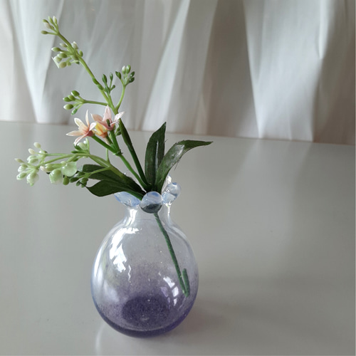 お花の一輪挿し 紫 一点物 吹きガラス 一輪挿し・花瓶・花器 ガラス日