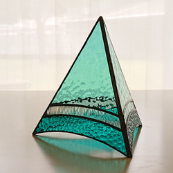 ステンドグラスの三角ランプ［青］ 1枚目の画像