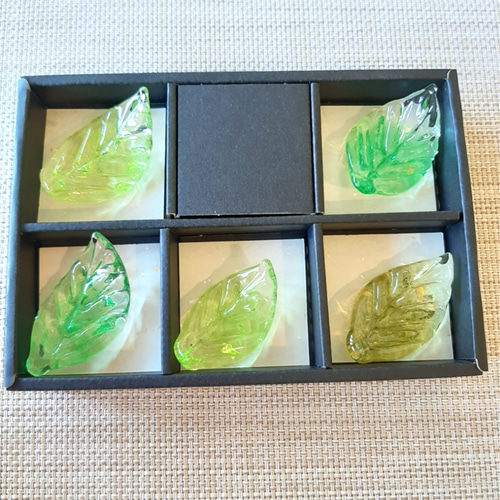 気になる対象商品 緑 ガラス 5個セット 葉っぱの箸置き 新緑 その他 爽やか 箸・カトラリー・ピック