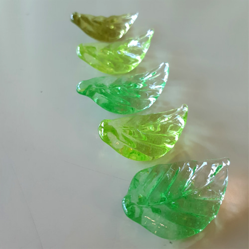 葉っぱの箸置き 5個セット ガラス 緑 新緑 爽やか その他