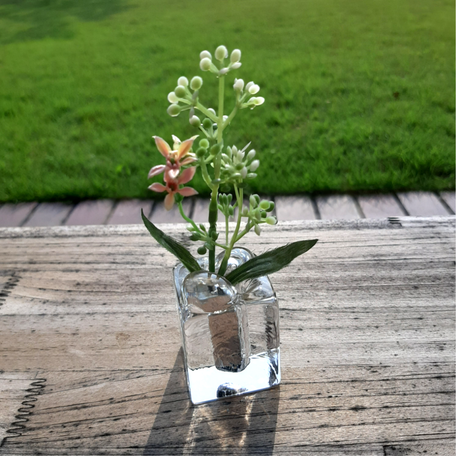 氷のような花グラス♡】岩田硝子 直立円形 半透明 花瓶 まるで氷