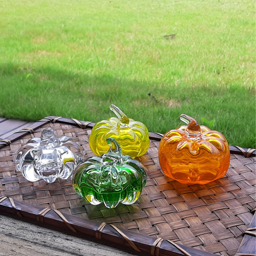 カボチャと柿の置物 カボチャと柿の置物